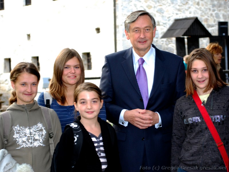 Učenci OŠ Martina Konšaka s predsednikom dr. Danilom Türkom