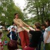 Člani društva Cirkokrog iz Ljubljane so imeli učno uro talne akrobatike za vse udeležence.